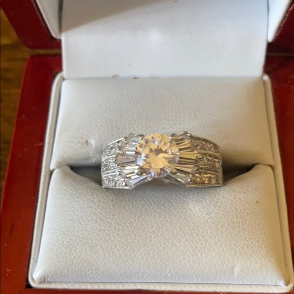 Sterling silver CZ stone ring - Picture 2 of 6